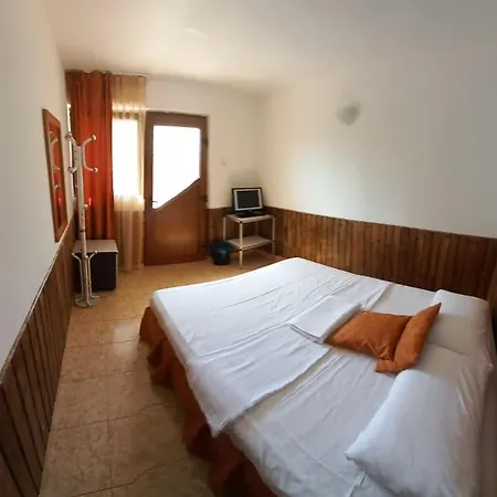 Vandrarhem Best House Tuzla