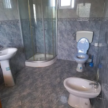 Vandrarhem Best House Tuzla